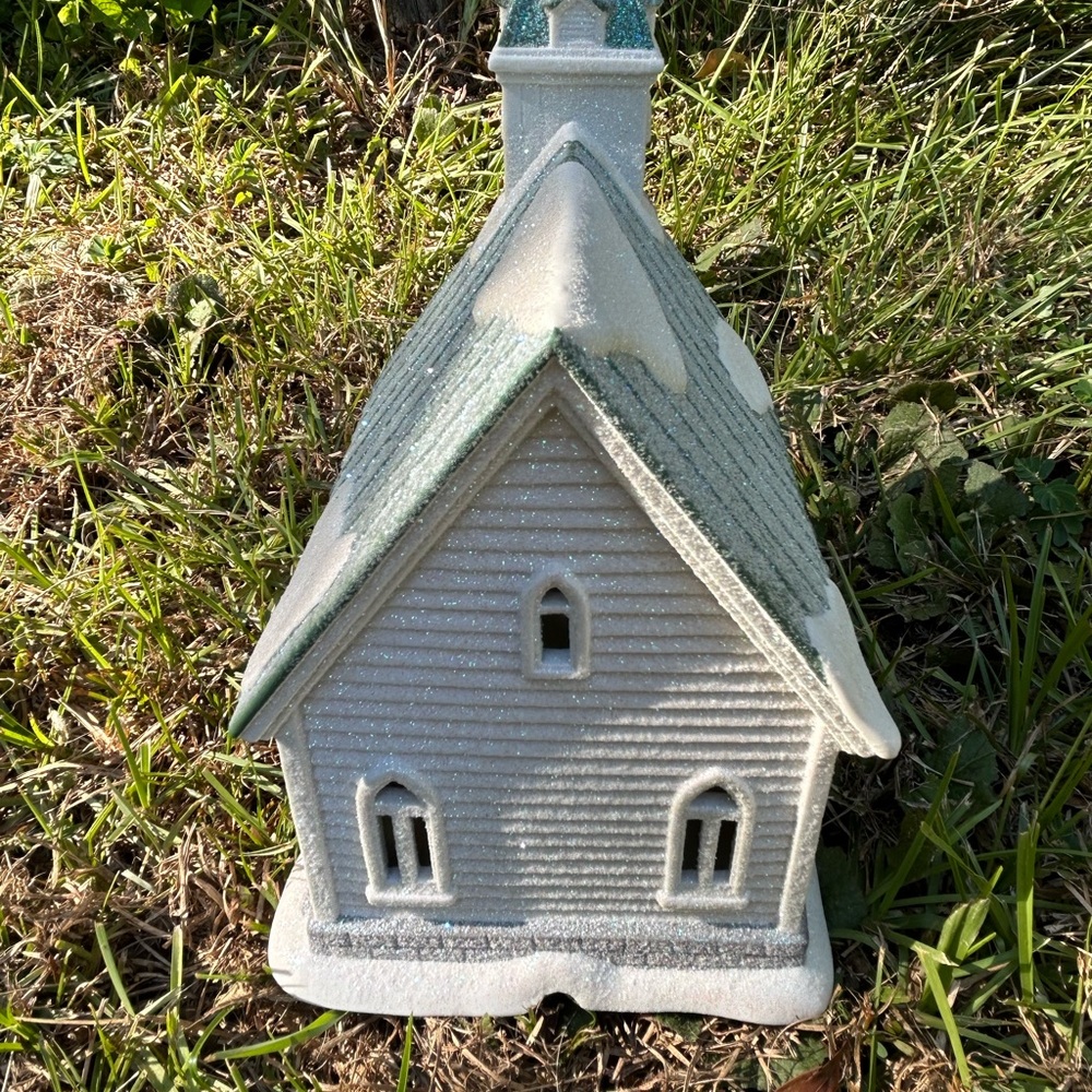 First Frost by Department 56 Lighted Porcelain “Cedar Isles Church” - Picture 12 of 17